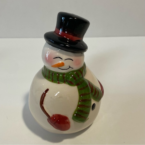Celebrations By Mikasa Snowmen Hand-Painted Ceramic Salt and Pepper Set - Picture 3 of 10